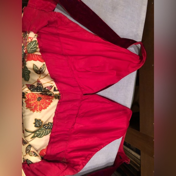 Vintage 1970s floorlength gown with Empire waist and velvet halter style top - Picture 9 of 11